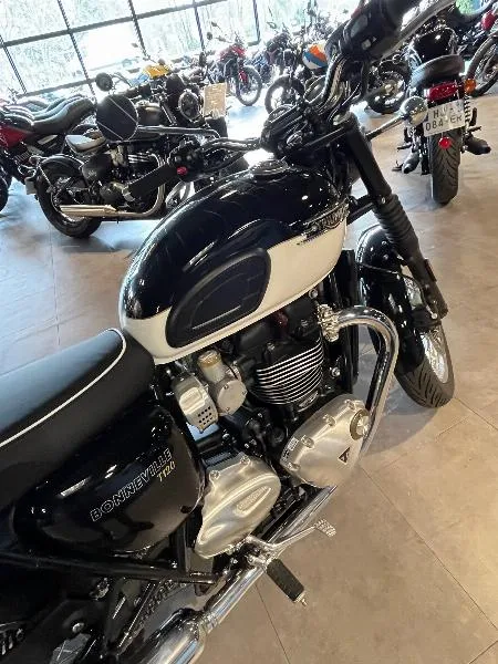 BONNEVILLE T120