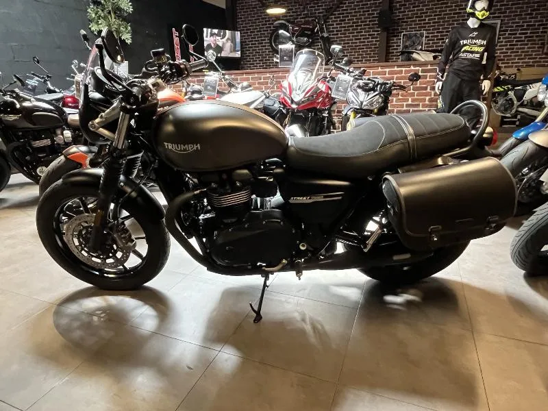 STREET TWIN  900