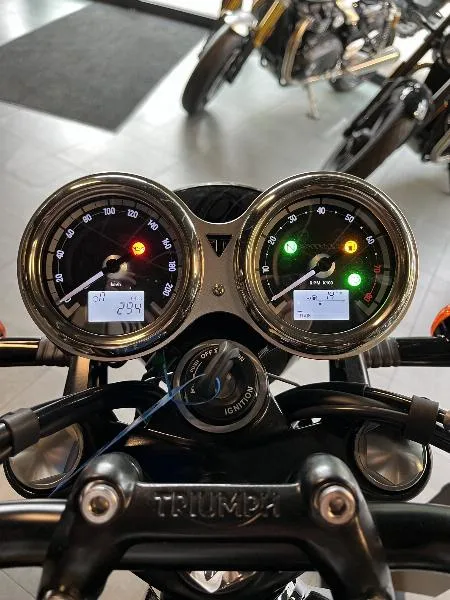 Bonneville T120 Black