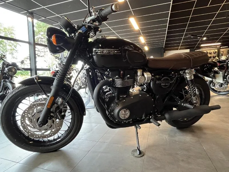 Bonneville T120 Black