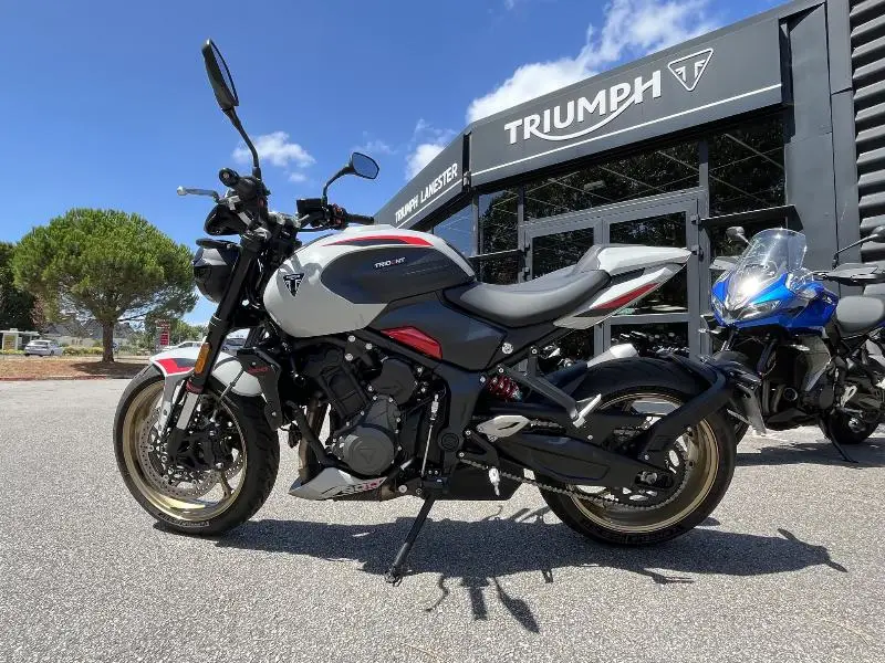 TRIDENT 800