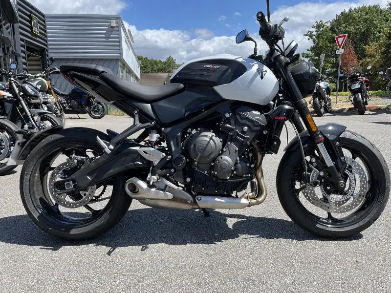 TRIDENT 660