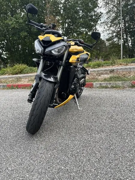 STREET TRIPLE 765 RS
