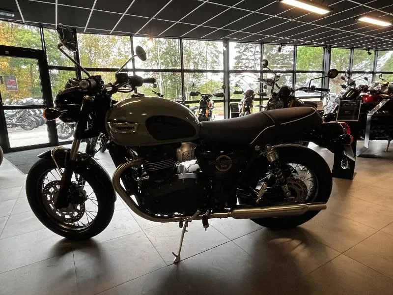 BONNEVILLE T100 900