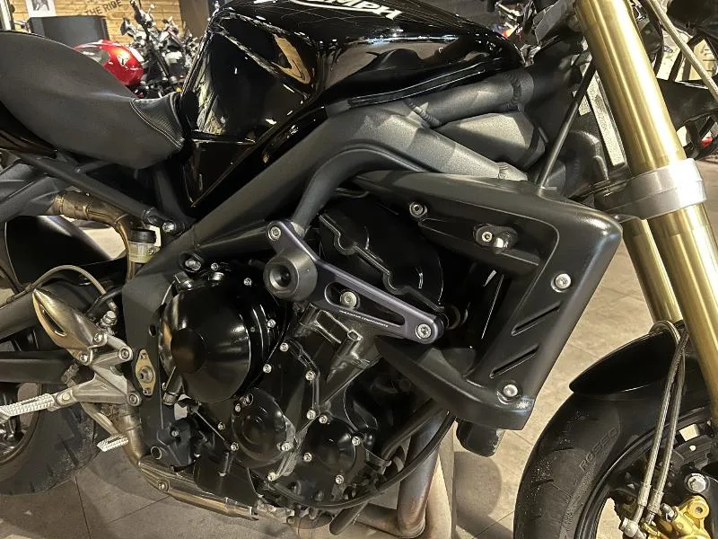 STREET TRIPLE 675