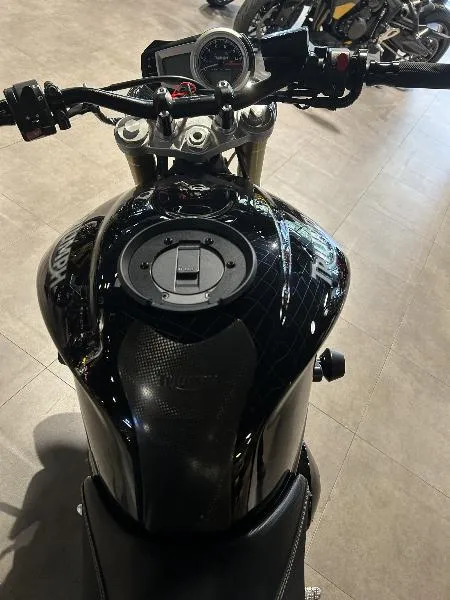 STREET TRIPLE 675
