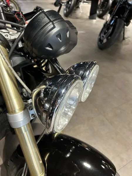 STREET TRIPLE 675