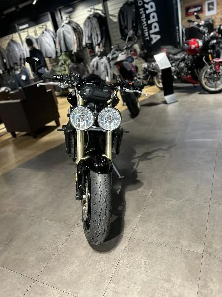 STREET TRIPLE 675
