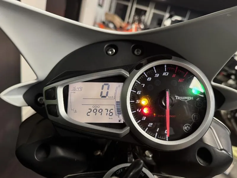 SPEED TRIPLE 1050 R