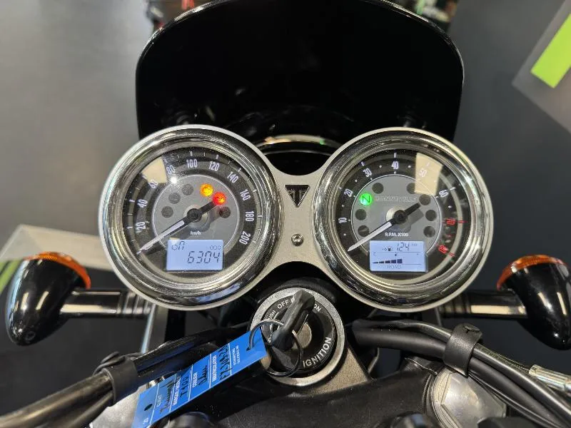 Bonneville T100