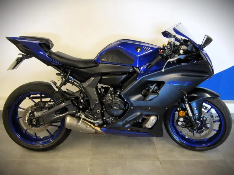 YZFR7