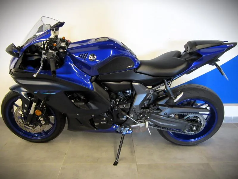 YZFR7