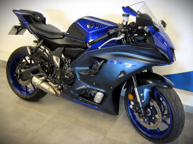 YZFR7