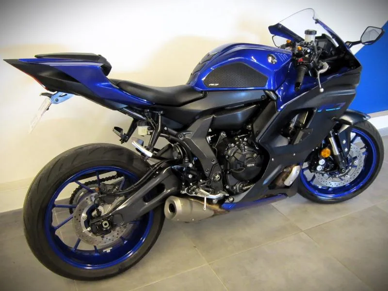 YZFR7