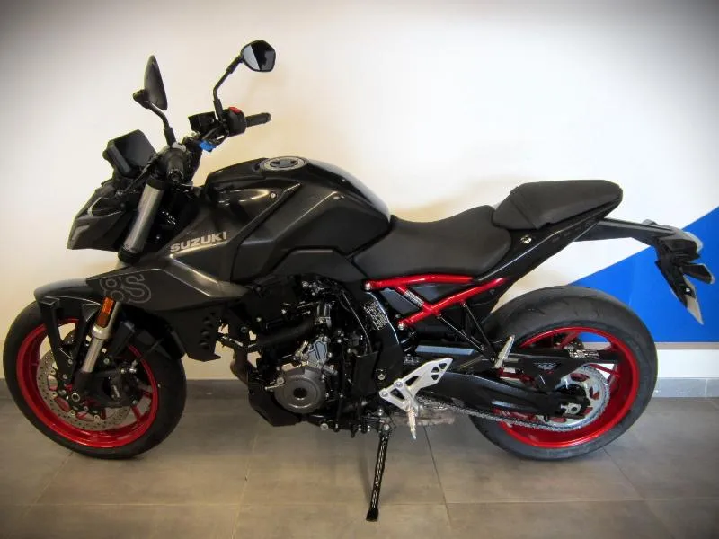 GSX8S