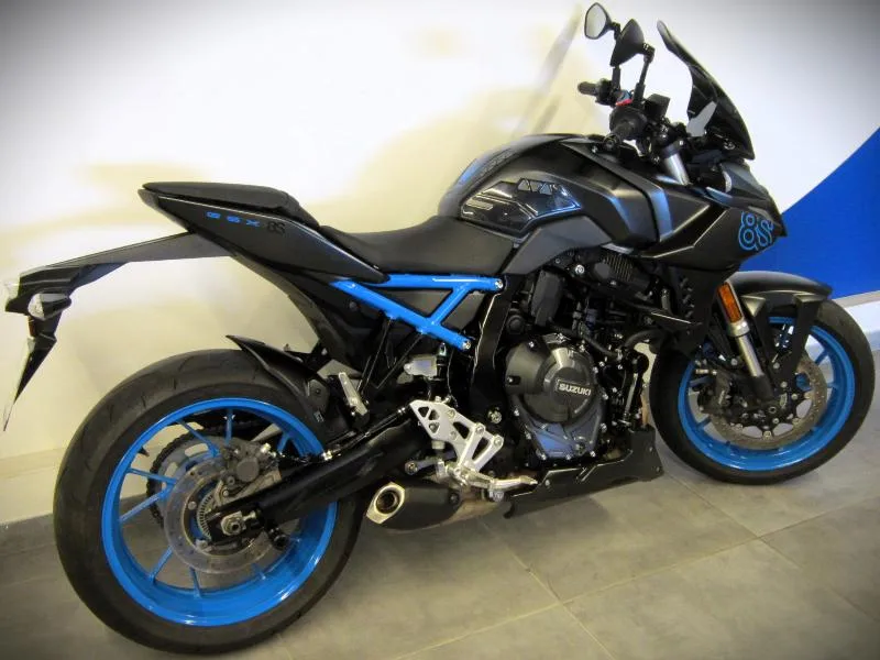 GSX8S