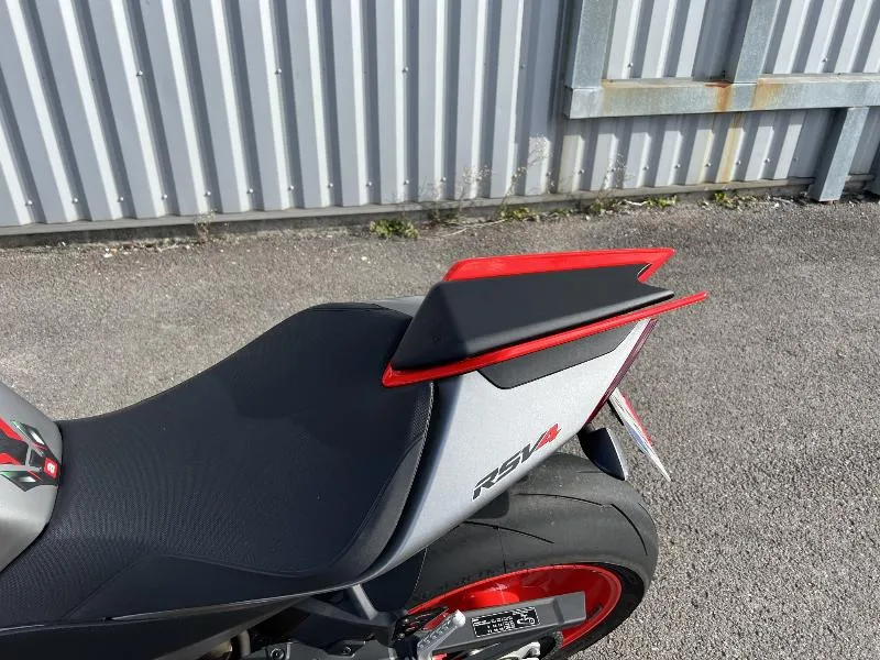 RSV4 1100