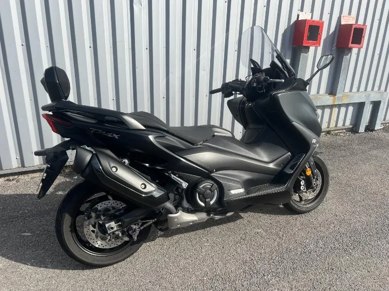 XP TMAX 560