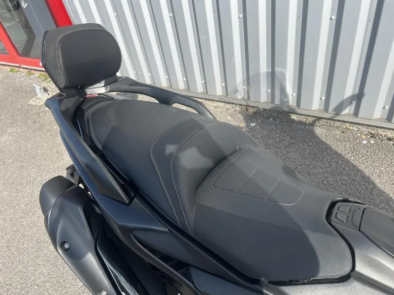 XP TMAX 560