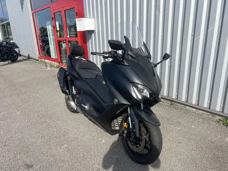 XP TMAX 560
