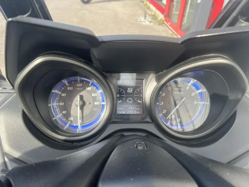 XP TMAX 560