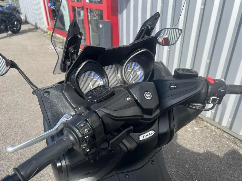 XP TMAX 560
