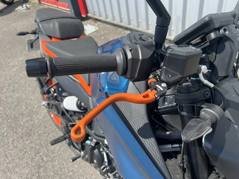 125 DUKE ABS