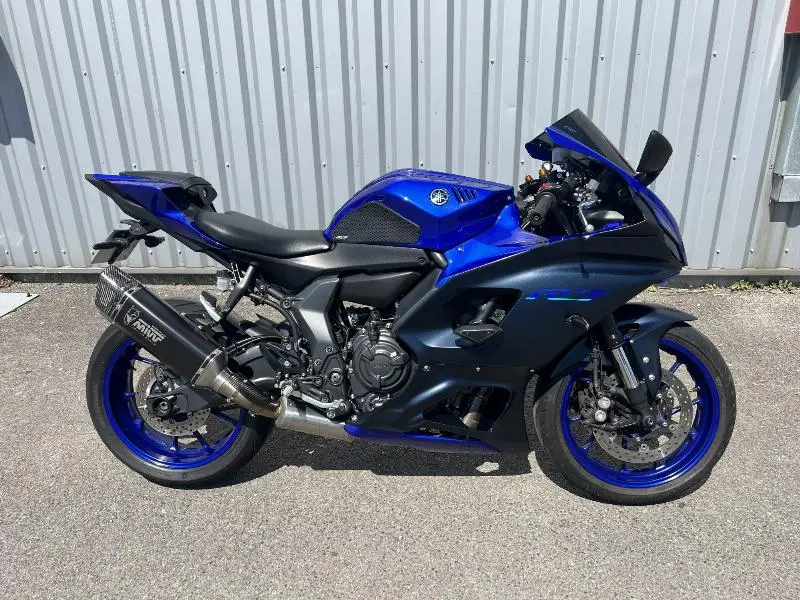 YZFR7
