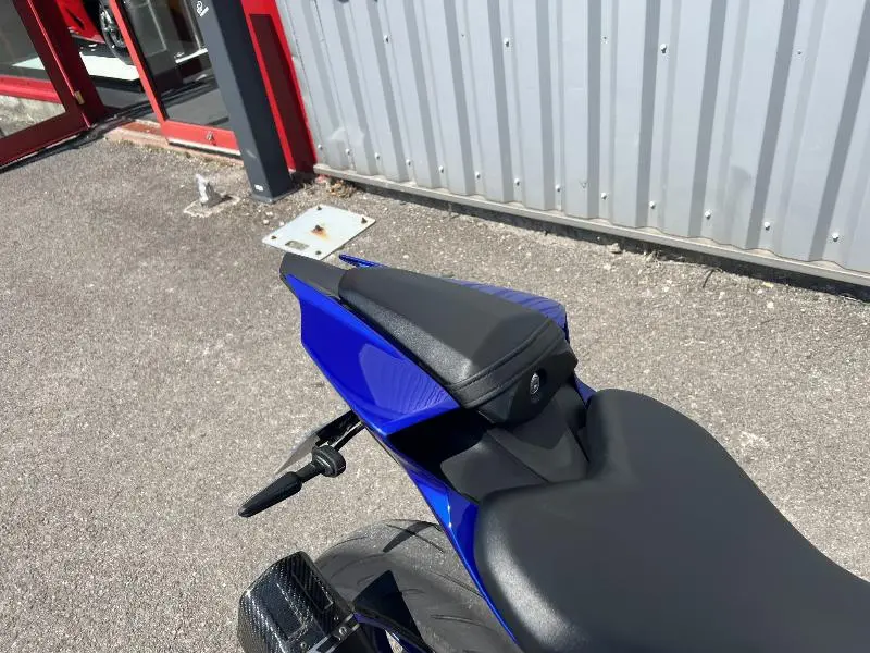 YZFR7