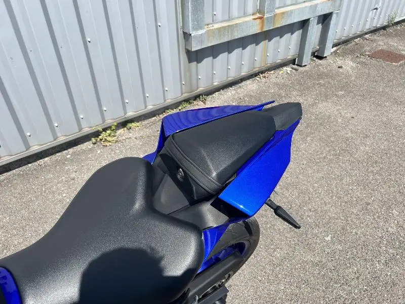 YZFR7