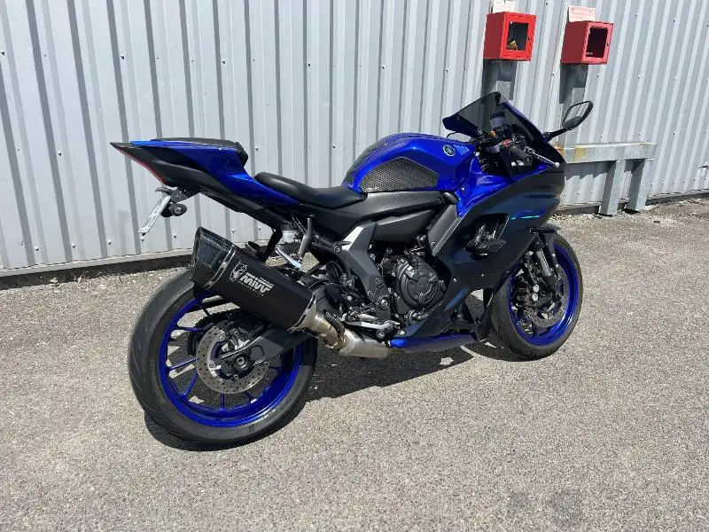 YZFR7