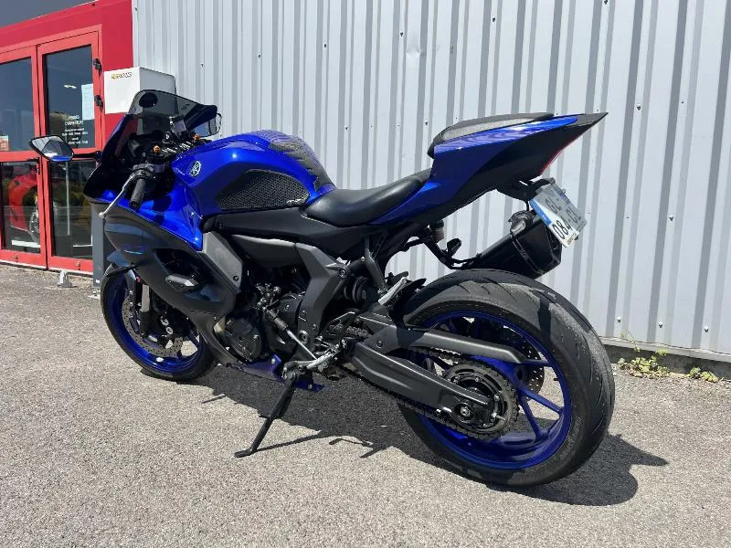 YZFR7