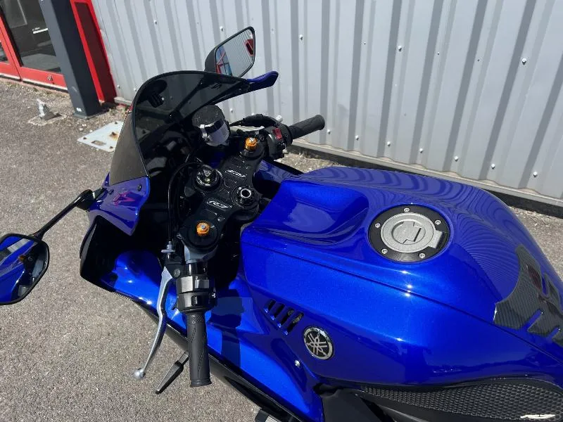 YZFR7
