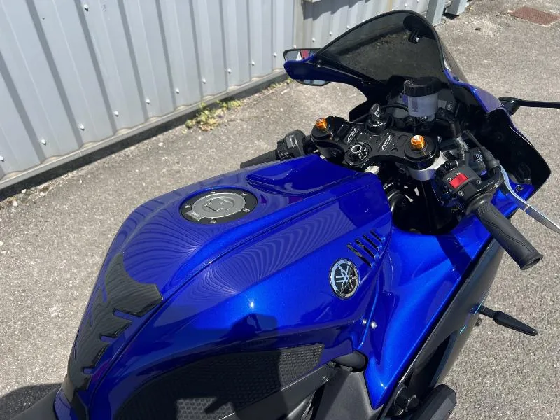 YZFR7