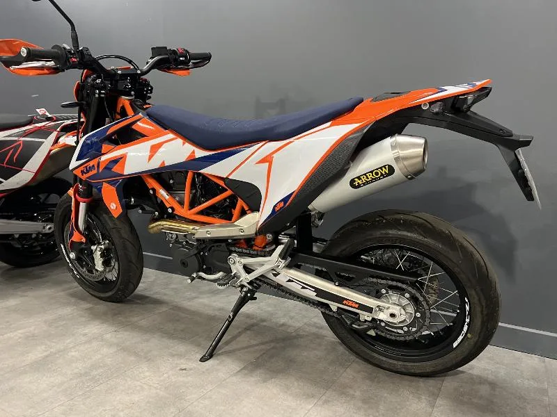 690 SMC R