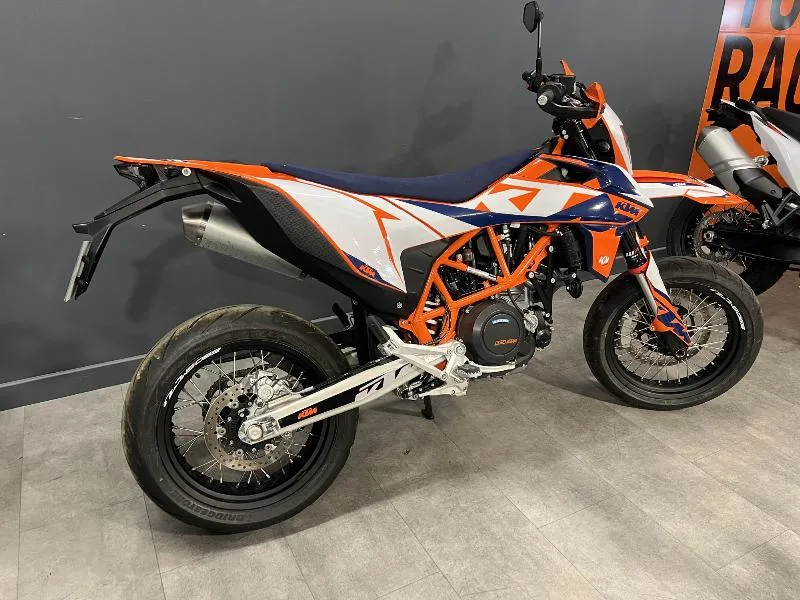 690 SMC R