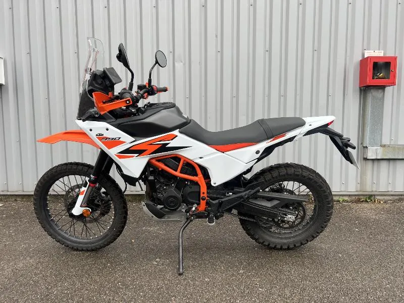 390 ADVENTURE