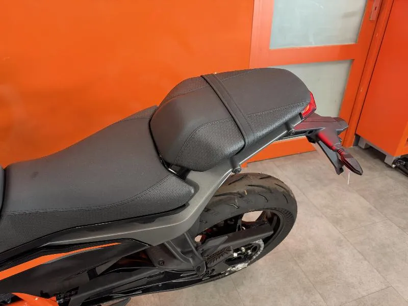390 DUKE ABS