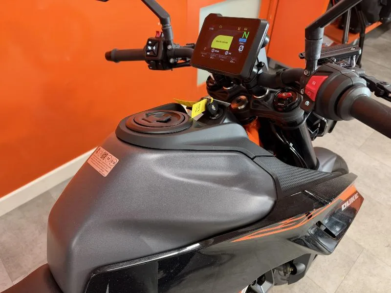 390 DUKE ABS