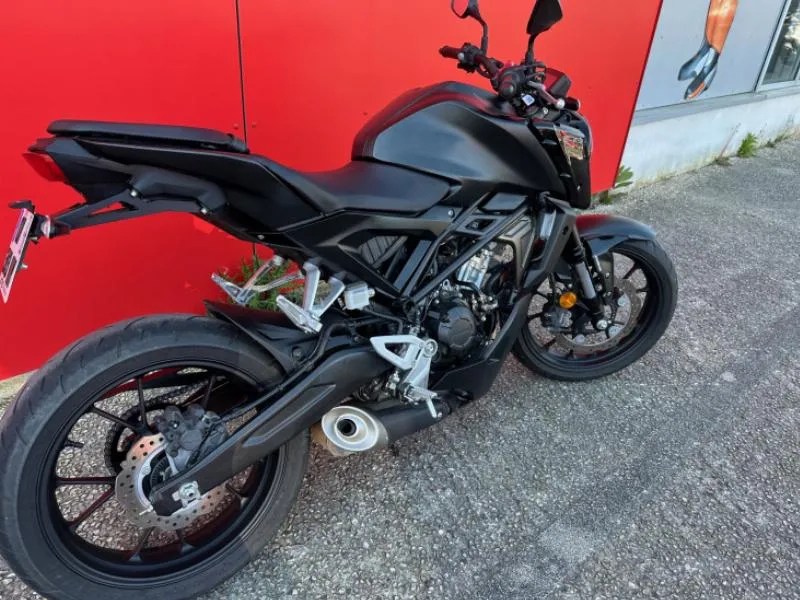 CB 125 R