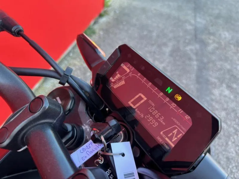 CB 125 R