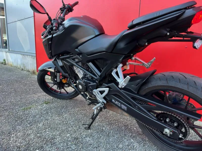 CB 125 R