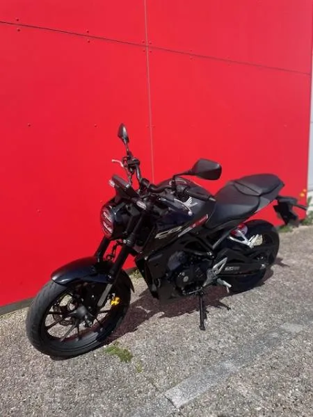CB 125  R