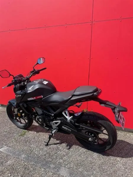 CB 125  R
