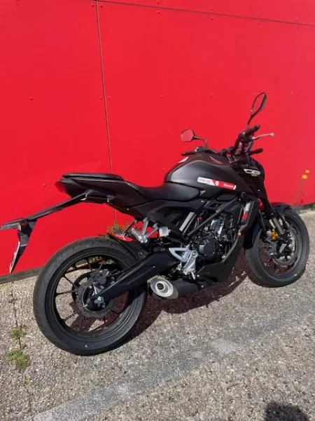CB 125  R
