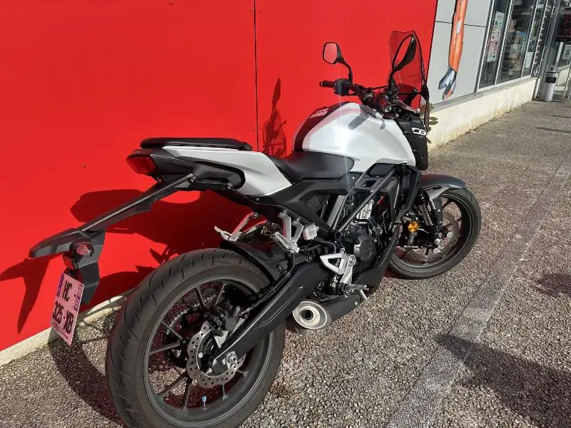 CB 125  R