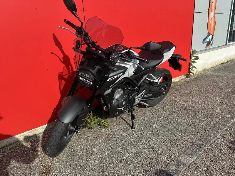 CB 125  R