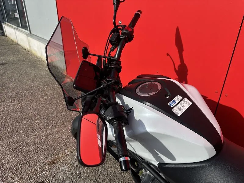 CB 125  R