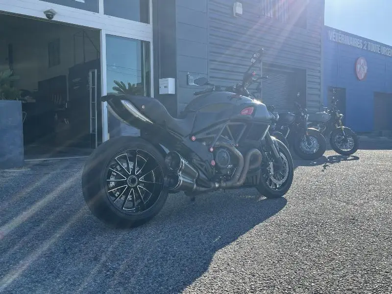 DIAVEL DARK