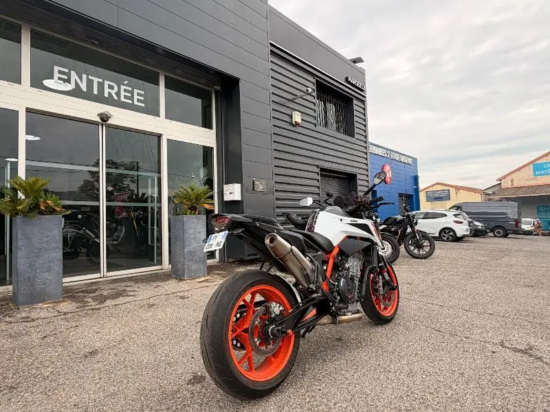 890 DUKE R